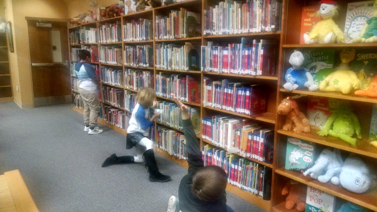 62Gies's tweet photo. 3rd grade scavenger hunt in library! #learningtousethelibrary #findingbooks @CoronadoCubs https://t.co/vMIWxNusPc