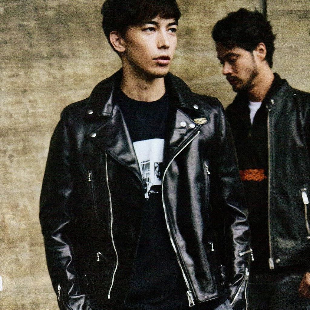 LewisLeathers's tweet photo. Men’s Joker Magazine @mens_joker Photographed by #daisuketsuchiyama Stylist #YoheiShibayama @lewisleathersjapan #391T #Lightningjacket https://t.co/25x6JqlFw9 https://t.co/DWVZkUZP88