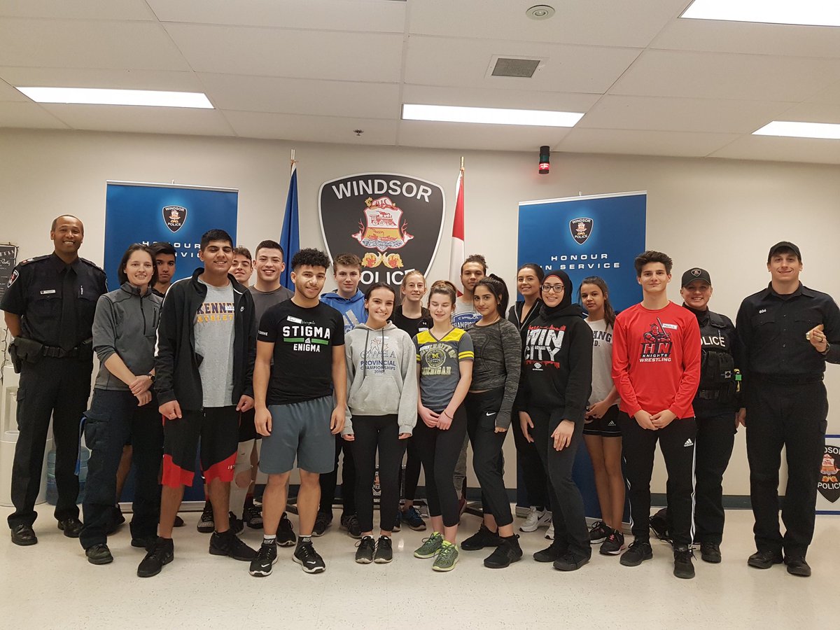 WindsorPolice's tweet photo. Our Police Ethnic and Cultural Exchange #PEACE High School students are receiving a hands-on demonstration today at our training branch. - Weapons-driving-marching-physical fitness test-
#RealisticExposure https://t.co/WraRXG4sy7