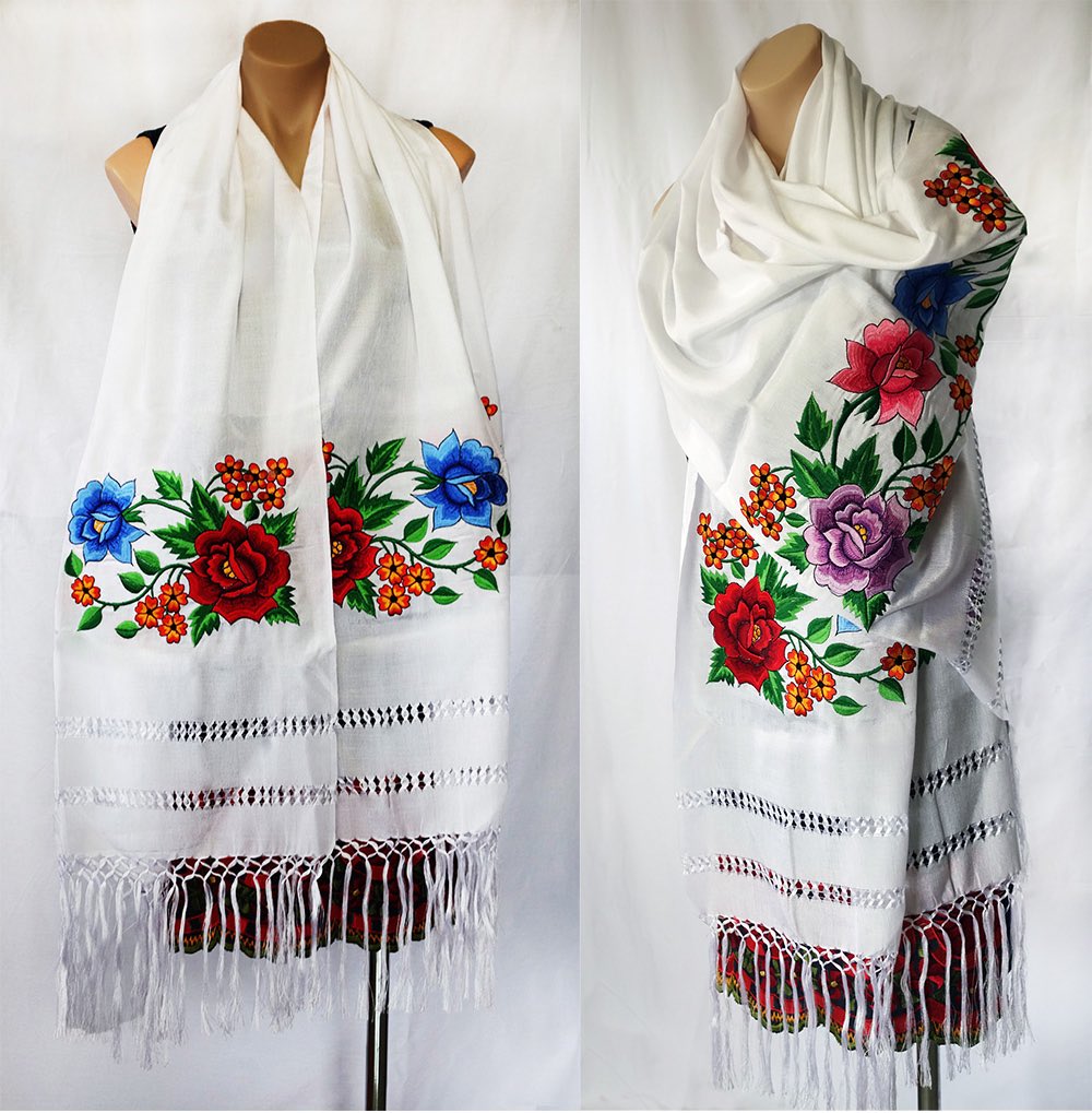 __alondraleon's tweet photo. My object has sooo many different ways to use it 😩😍 i love it! #MexicanRebozo🇲🇽 #ENG306 https://t.co/ja4cQjLwTh