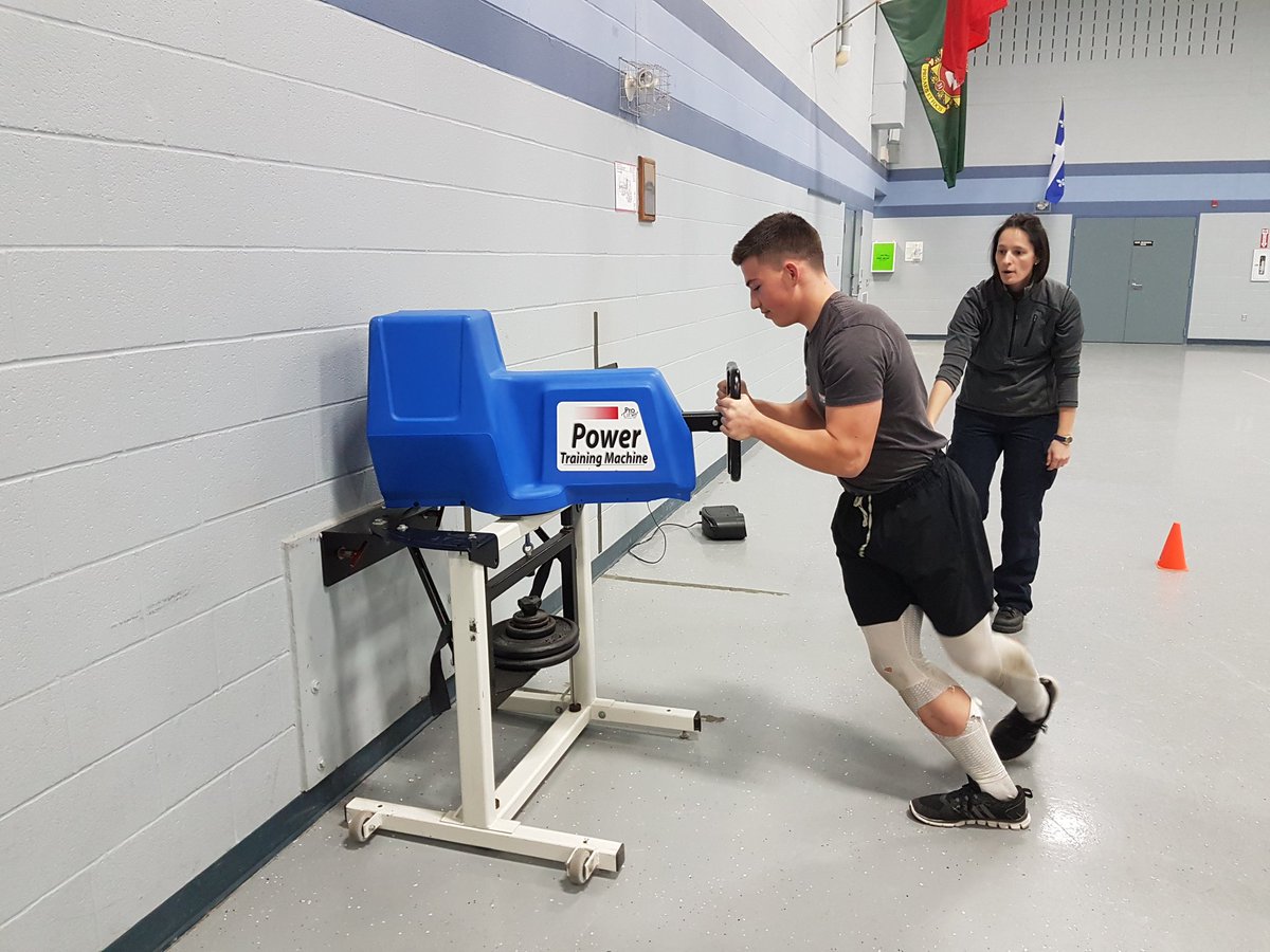 WindsorPolice's tweet photo. Our Police Ethnic and Cultural Exchange #PEACE High School students are receiving a hands-on demonstration today at our training branch. - Weapons-driving-marching-physical fitness test-
#RealisticExposure https://t.co/WraRXG4sy7
