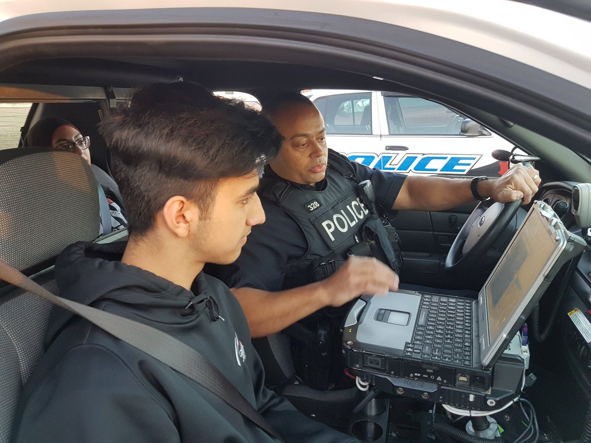 WindsorPolice's tweet photo. Our Police Ethnic and Cultural Exchange #PEACE High School students are receiving a hands-on demonstration today at our training branch. - Weapons-driving-marching-physical fitness test-
#RealisticExposure https://t.co/WraRXG4sy7