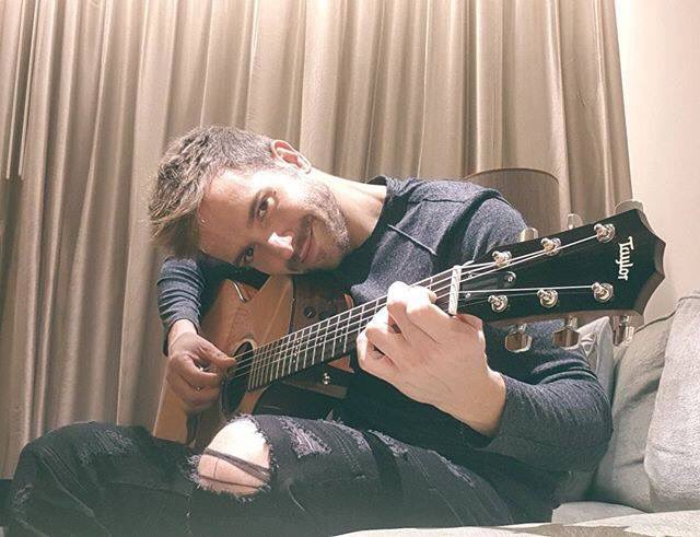doalcarcarmen's tweet photo. @mluzneve @anamimcl9 @pabloalboran @NoviasDeAlboran @papaseitm @MamaAlboranista @PAlboranChileFC No sabría que hacer sin el...Pablo forma parte de mi vida ...y ahí seguirá para siempre 🎶❤ ! #PromoPrometoChile 🇨🇱 https://t.co/KaxirSLIur
