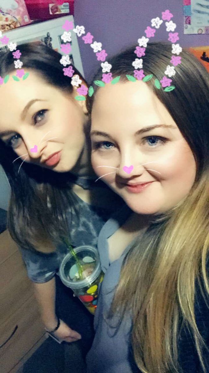 LeanneMiller23's tweet photo. Saturday night with the girls β€οΈπ#messyone https://t.co/F8wQdLLbgp