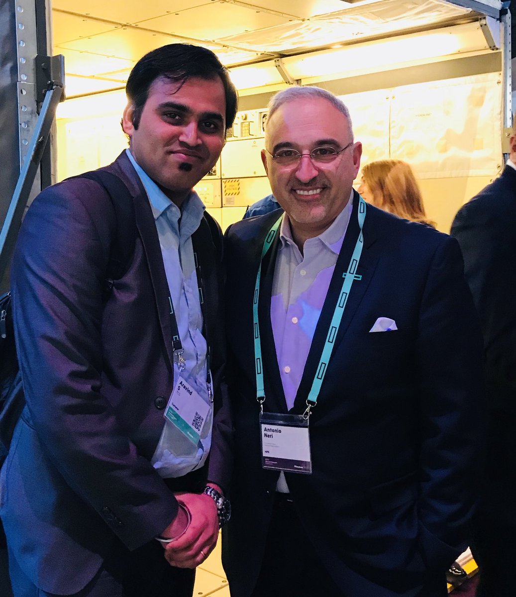 appudreamz's tweet photo. Met the next CEO of @HPE #Antonioneri #discover2017 https://t.co/N2Smh7MHdR