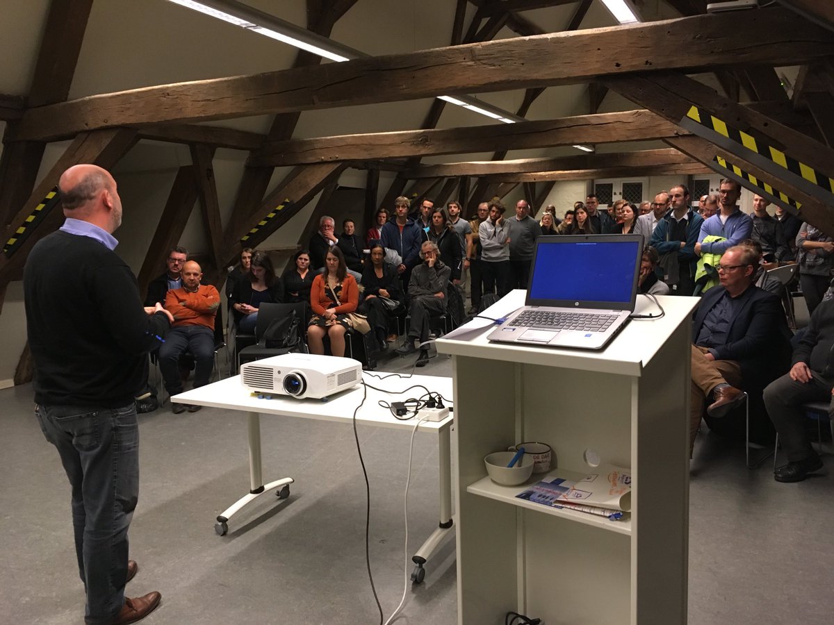 HildeDecleer's tweet photo. Deze avond heb ik veel enthousiaste #starters uit verschillende sectoren in #ondernemerscentrum #Brugge ontvangen. Boeiende sprekers met positieve kijk zorgden voor ambiance #❤️#OndernemenInBrugge #SHARECOM #TOOPE https://t.co/De2nBgjRJo