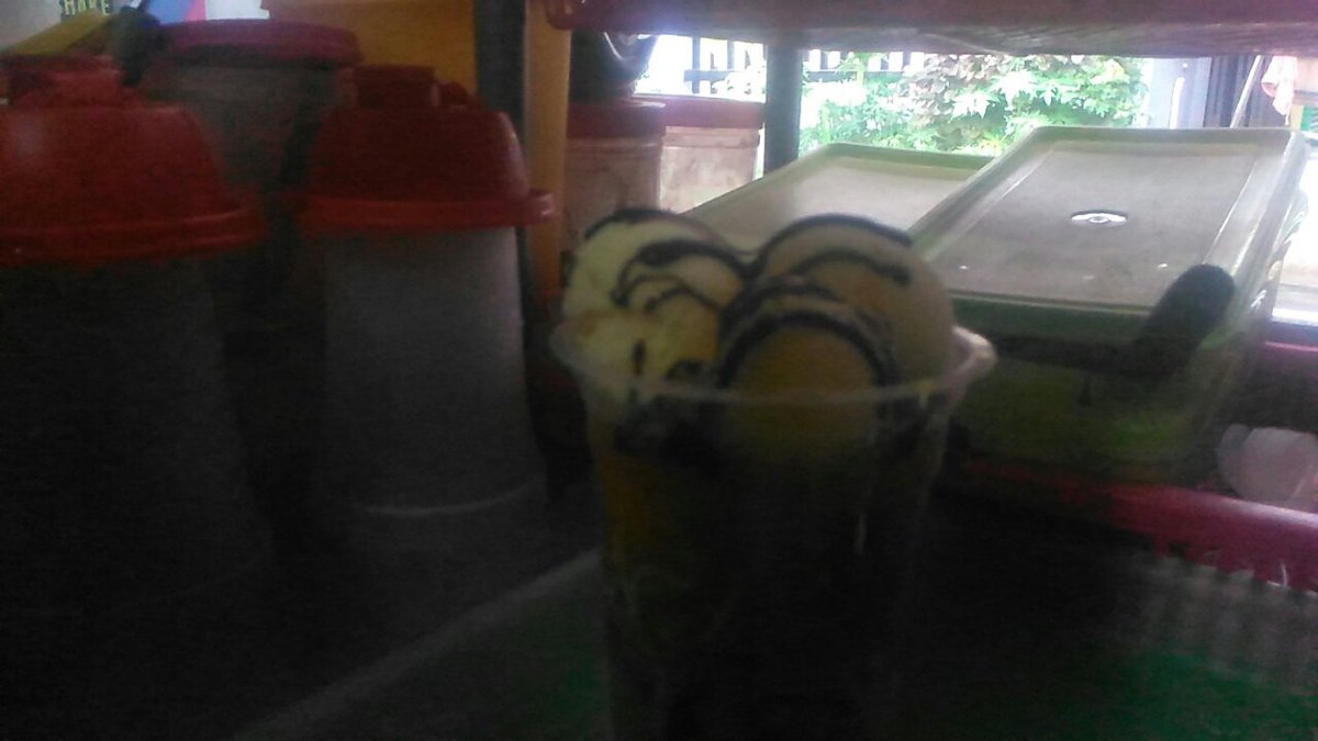 jello_es's tweet photo. Di es jello kan diberi es krim juga es krimnya itu tidsk hanya satu varian rasa loh ada vanila durian coklat dan stroberi ayo buruan beli dijamin ketagihan https://t.co/fPcbJRVs1V