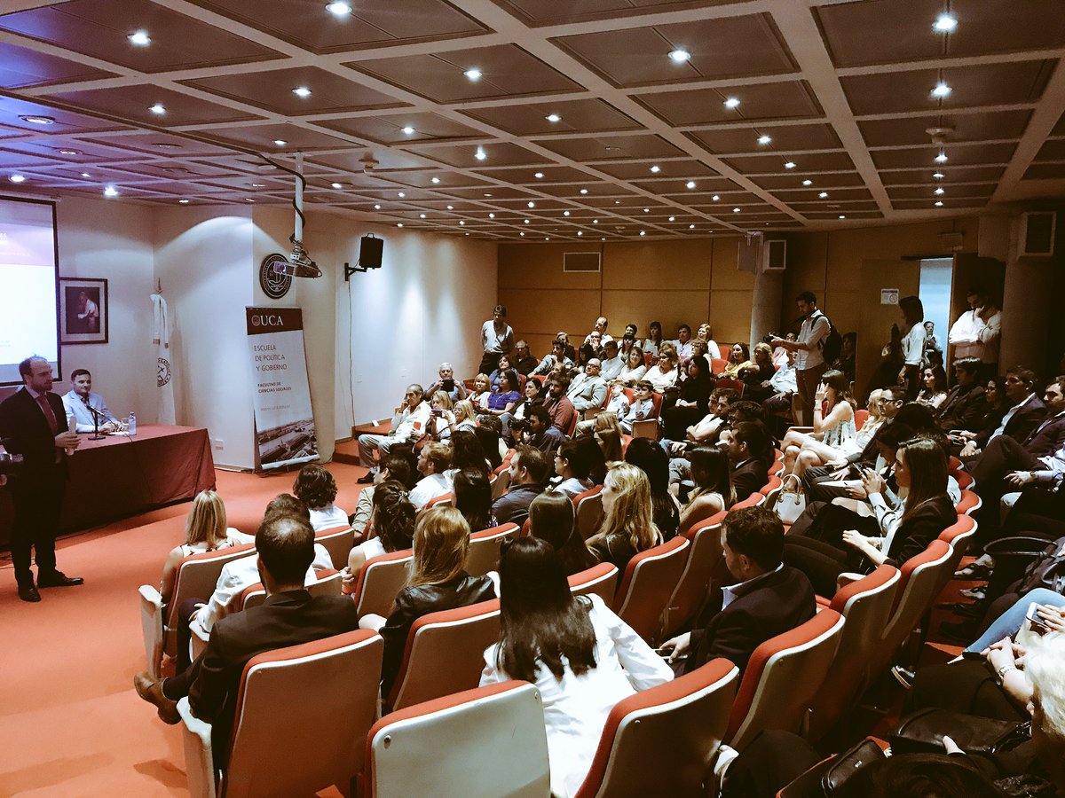 Arrancamos con el acto de cierre de la Segunda Edición del Posgrado en Comunicación Política e Institucional👨‍🎓🗳👏🏼<a href="/soyPPP/">pablo pérez paladino</a> presenta a los egresados!