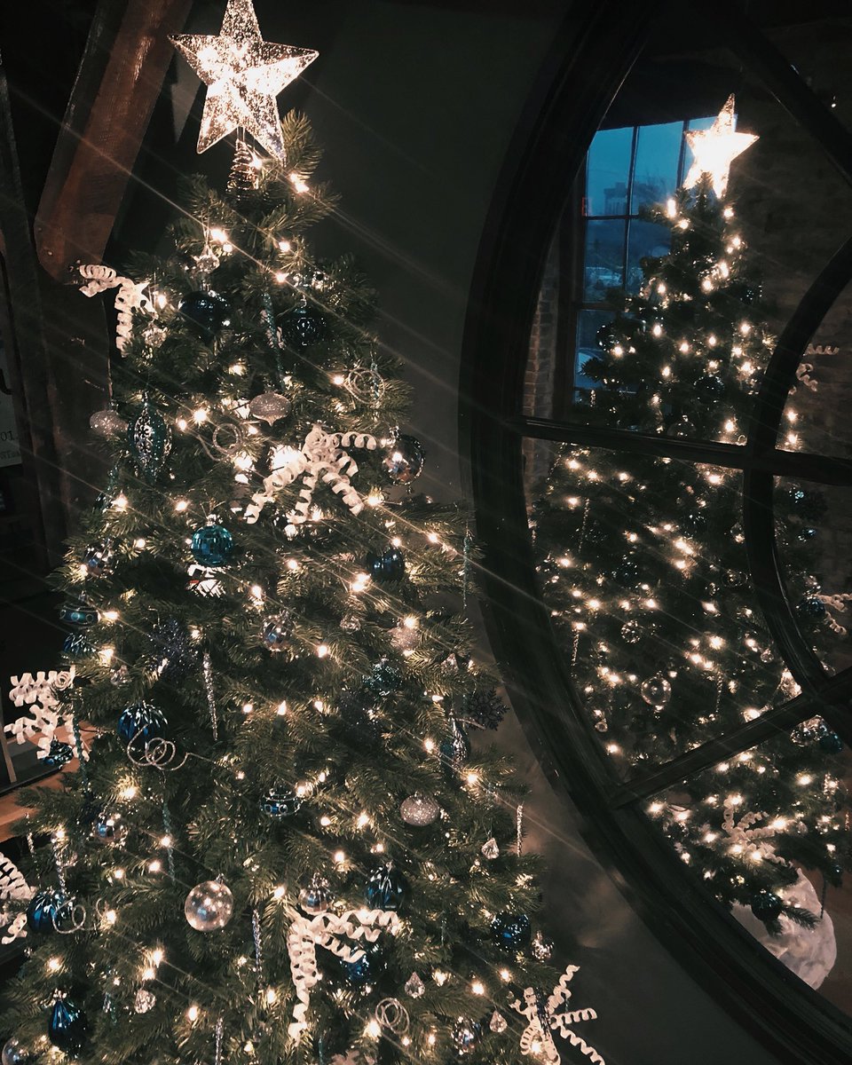 ‘Tis the Season ❤️💚 We are getting into the Christmas Spirit here at the Entrust office 🎄