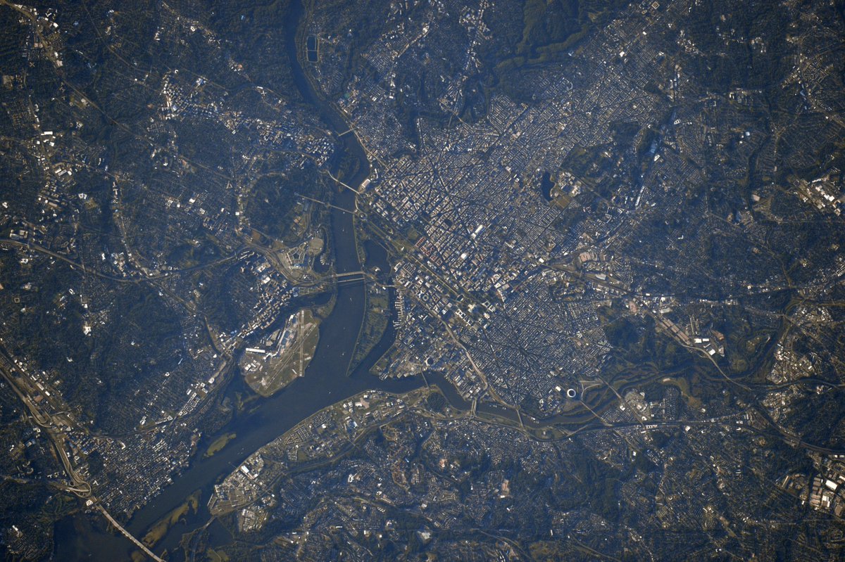 AstroKomrade's tweet image. Coming your way DC, Philly, NYC, and Boston – will you see us? #SpotTheStation   Here are some recent pics of you from our perspective.  #OneWorldManyViews