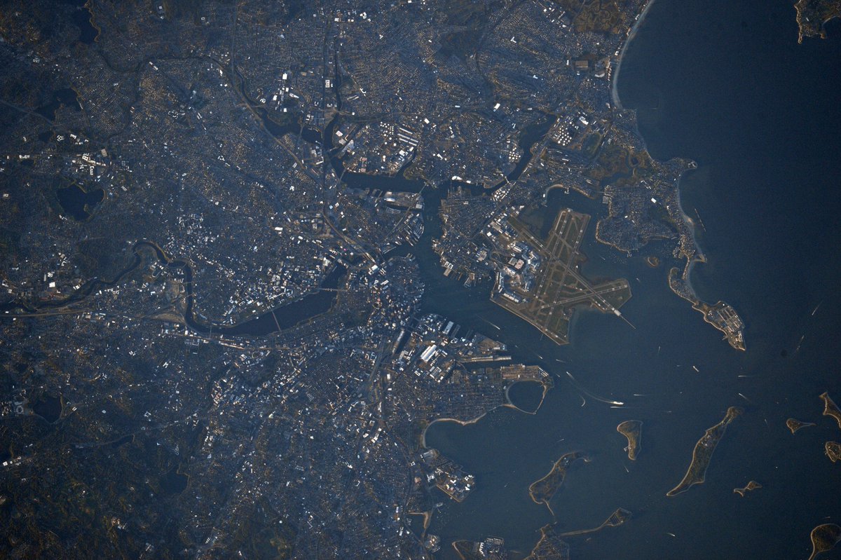 AstroKomrade's tweet image. Coming your way DC, Philly, NYC, and Boston – will you see us? #SpotTheStation   Here are some recent pics of you from our perspective.  #OneWorldManyViews