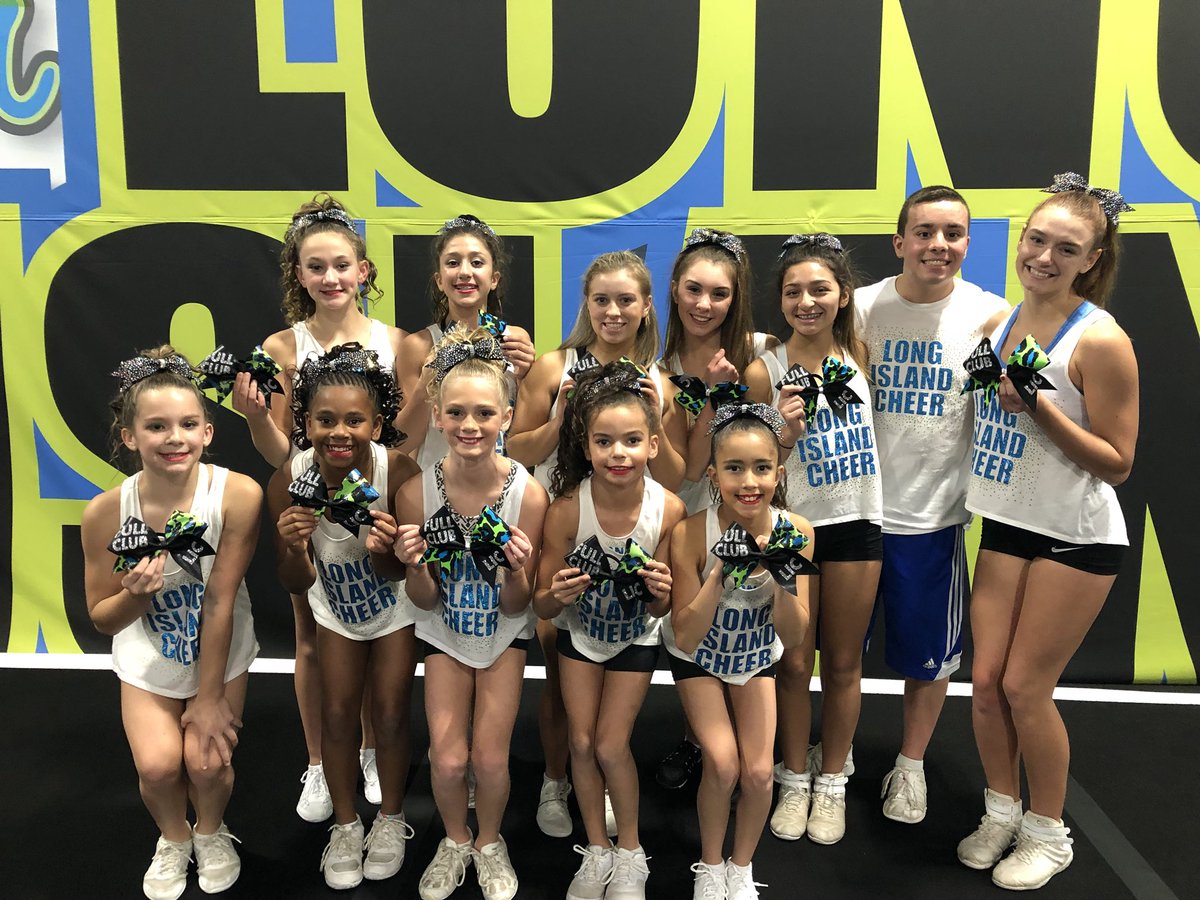 LongIslandCheer's tweet photo. 🎉Congratulations🎉 to these 12 great athletes on officially being inducted into the Full Club and receiving their Full Club bow!! We are so proud of all your hard work! #LICheer #FullClub #proudcoaches #full #tumble 💙💚🌀 https://t.co/e8xjHWsW2r