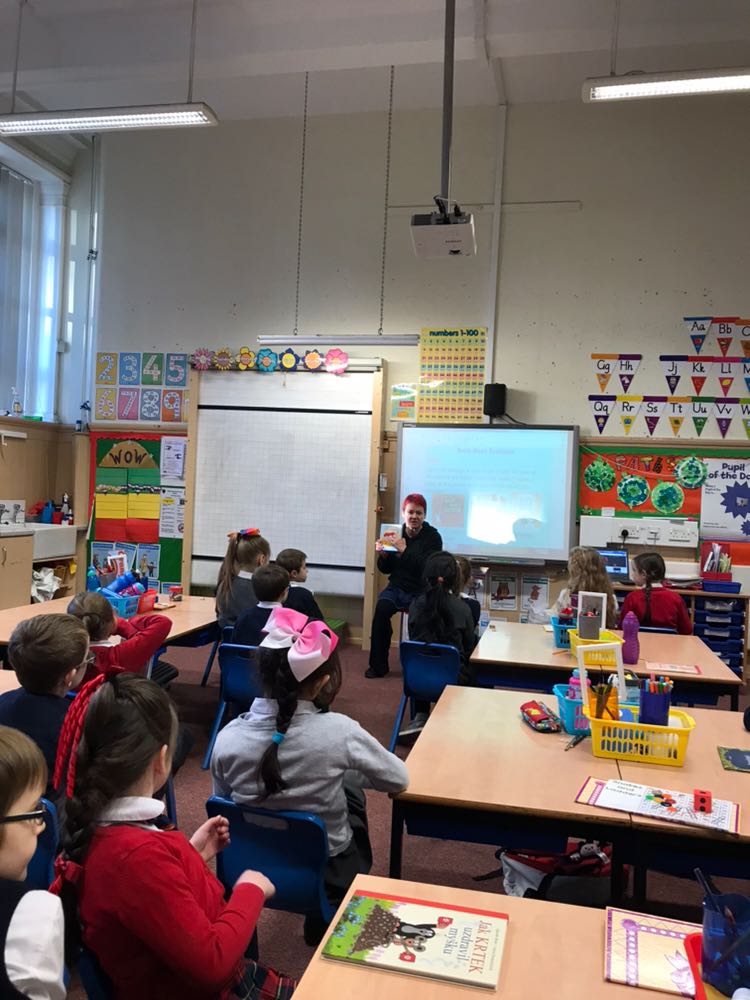 WBurghPrimary's tweet photo. Primary 3/2 had a special visitor to read and retell #ChildhoodFavourites. Thank you Sara's Mum for coming in #BestParents #BookWeekScot #WillybugsReads https://t.co/y9M01e2teh