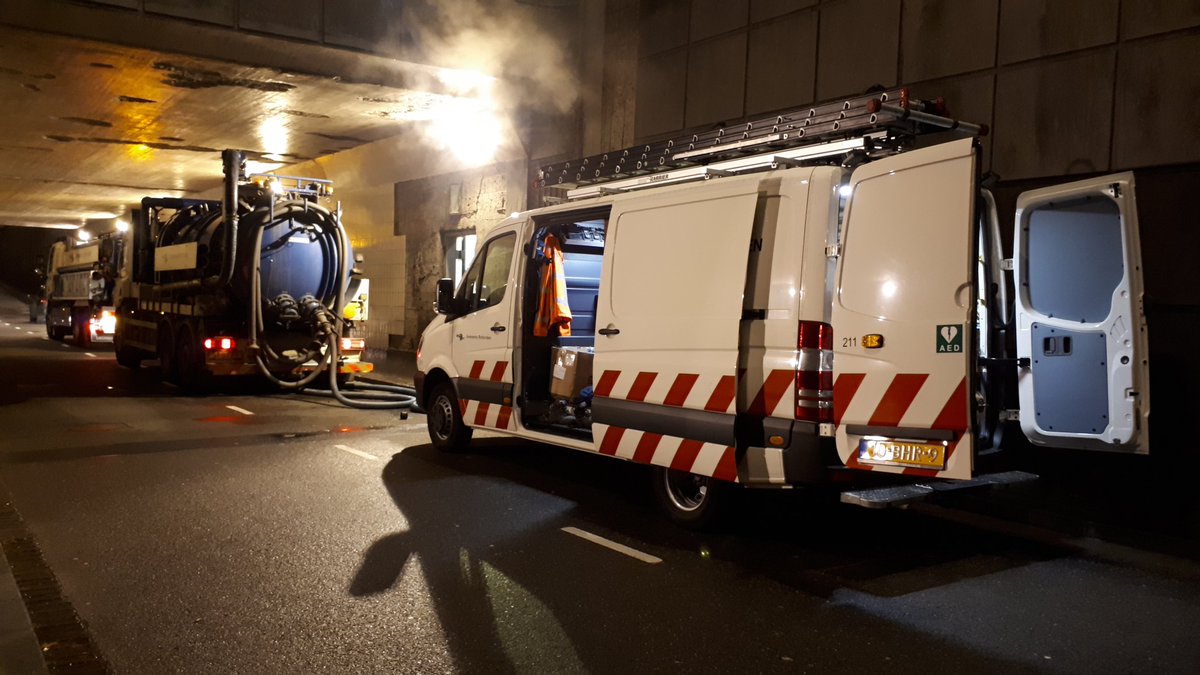 Yes! Eindelijk de laatste nacht spoelen &amp; baggeren met onze Riooldienst <a href="/rotterdam/">Gemeente Rotterdam</a> in samenwerking met <a href="/A3vanOosten/">A3 van Oosten 010</a> . 1/3