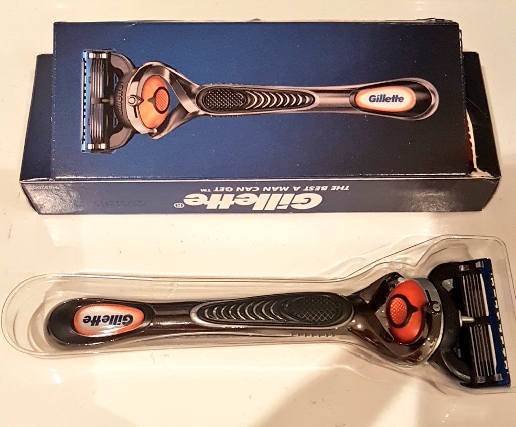Baxterrn's tweet image. Clean shaving for the first time in about 6 months. Thanks @GilletteUK for the free razor! #SuperClose #SuperClean #Fusion