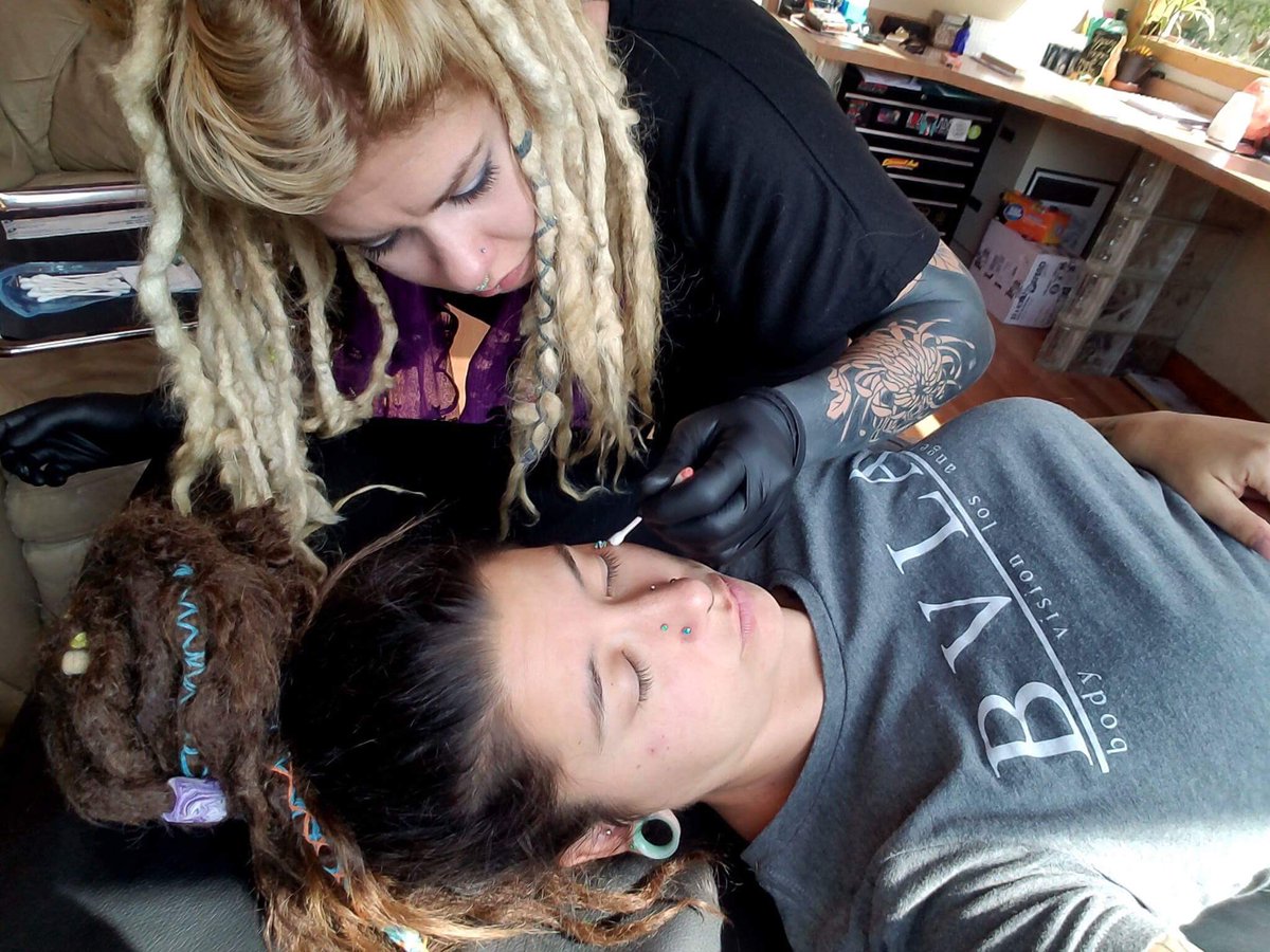 ta_loo_la_bell's tweet image. A little #surfaceanchor action on Dom! Always nerve wracking to work on family but, it’s such an honor to be trusted!! #ThankYou to all my clients, friends, and family for your trust and support!! Come see me, let’s finish out 2017 strong!❤️ #piercing #piercings #KnowYourWorth