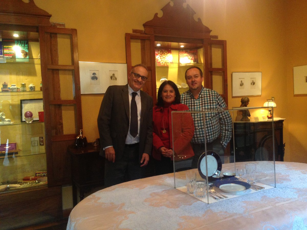 Expo "Viva Francia" en <a href="/casa_mima/">Casa Mima</a>. Embajador JHSM con Roberto Andreu y Beatriz Quevedo. Homenaje a Francia a través de sus artes decorativas