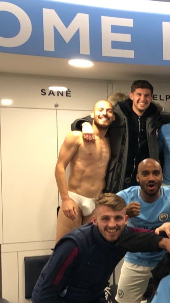 DP1VkmcX0AcNebS.jpg:large