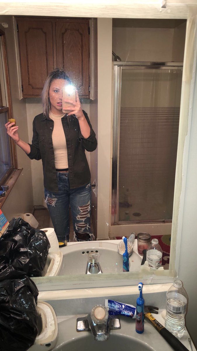 jordanmarie_9's tweet image. here’s me, in my under construction bathroom, holding a pickle, on my 18th birthday #hyfr