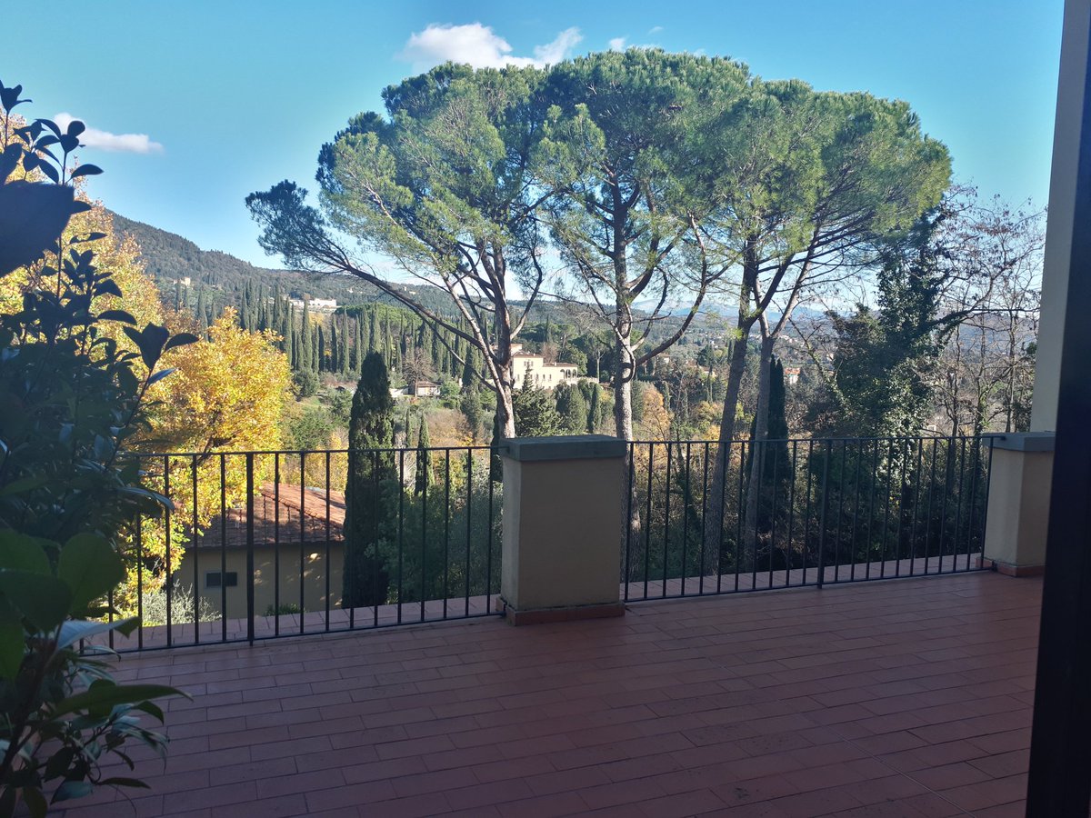 la_muscarella's tweet photo. Best view from a hotel room in Florence #CHESS17 #chemistry #surfaceschool https://t.co/UV2mxaCBNi