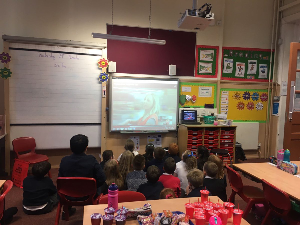WBurghPrimary's tweet photo. P3b learned about how books are made! #BookWeekScot #WillybugsReads @AttainRen https://t.co/mTMVwS9Hd5