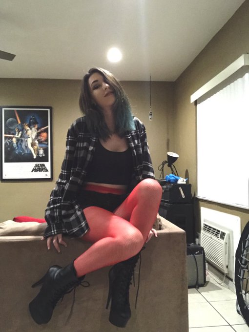 The only kind of crush porn I like is your heart under my shoe. 💔 https://t.co/rizSYJY2bK<a href="/tag/suicidegirls"class="tags"><span>#suicidegirls</span></a><a href="/tag/mfcgirls"class="tags"><span>#mfcgirls</span></a><a href="/tag/creepstreet"class="tags"><span>#creepstreet</span></a>