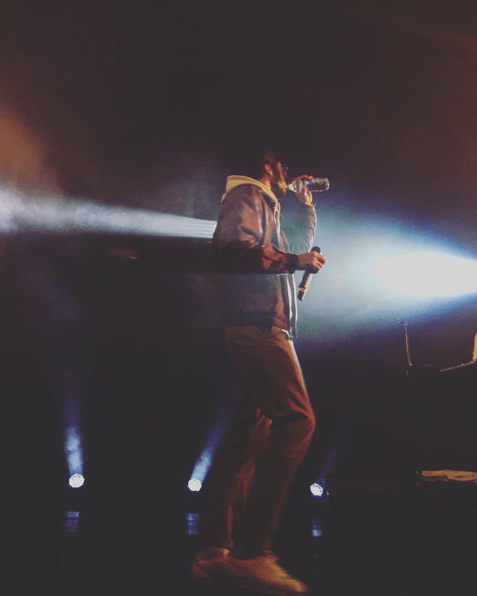 ChloDi's tweet photo. Oups, il m’a touchée dans le coeur ❤️ @levraiLomepal #lomepal #fliptour https://t.co/HD5eTIKuHy