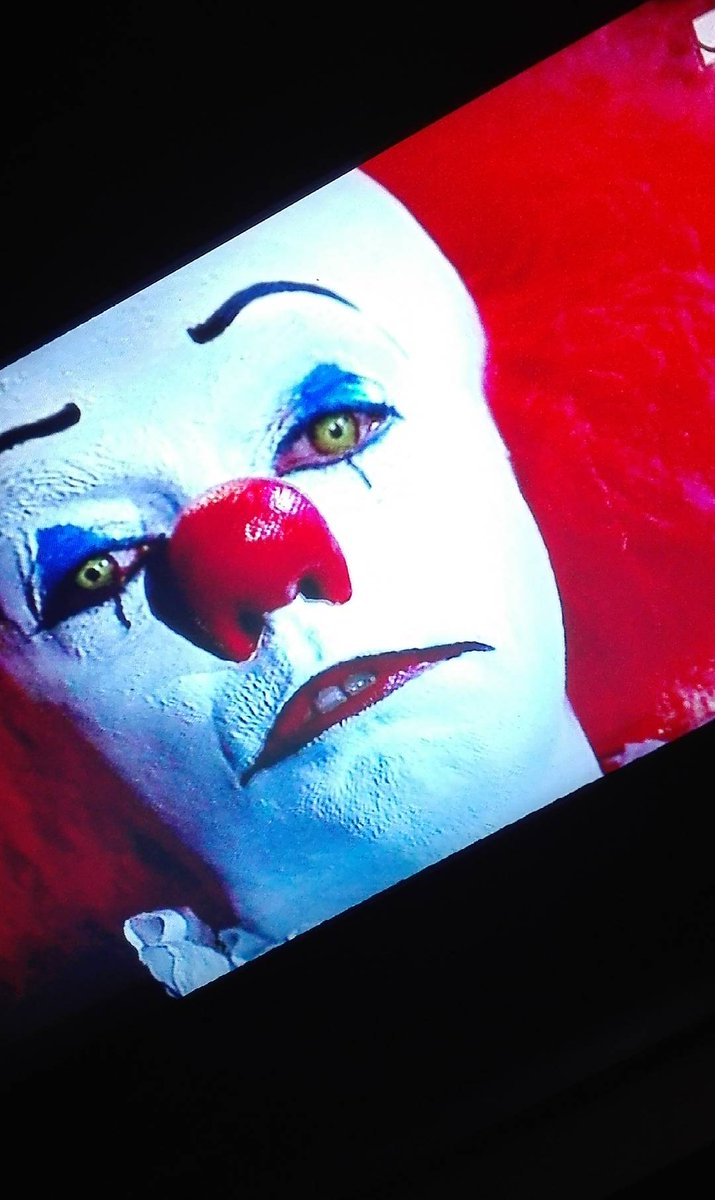 SvenCl92's tweet photo. Das Make-up ist aber arg ungleichmäßig... man man man einmal mit Profis.. #StephenKingsEs https://t.co/60stEGc7Rt