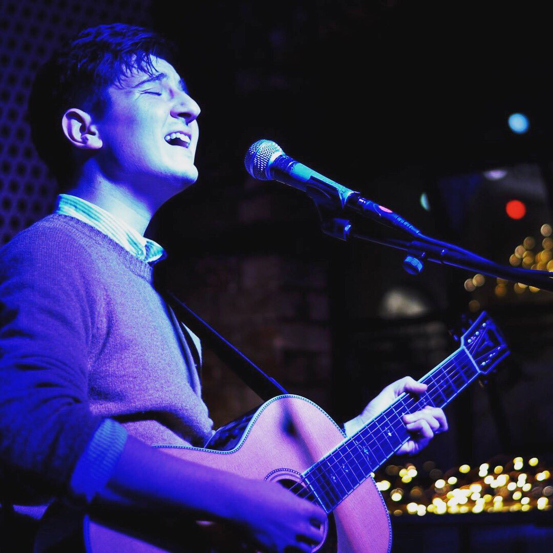 dellabband's tweet photo. 📸 Here's a couple of photos from Monday night at #FusionofArts in #Camden. Love me some mood lighting 💜
#DellaB #livemusic #bands #singer https://t.co/AgLoLYpDEi