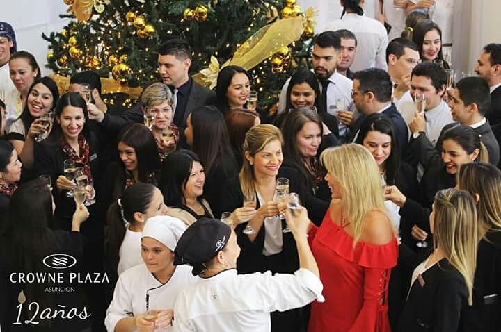crowneplazasu's tweet photo. Hoy brindamos por el aniversario número 12 del hotel. Gracias al equipo de trabajo por ejercer su labor con tanta pasión y gracias a nuestros clientes por la preferencia de siempre. #Crowne12años #ExperienciaCrowne https://t.co/8icAnhbH7S