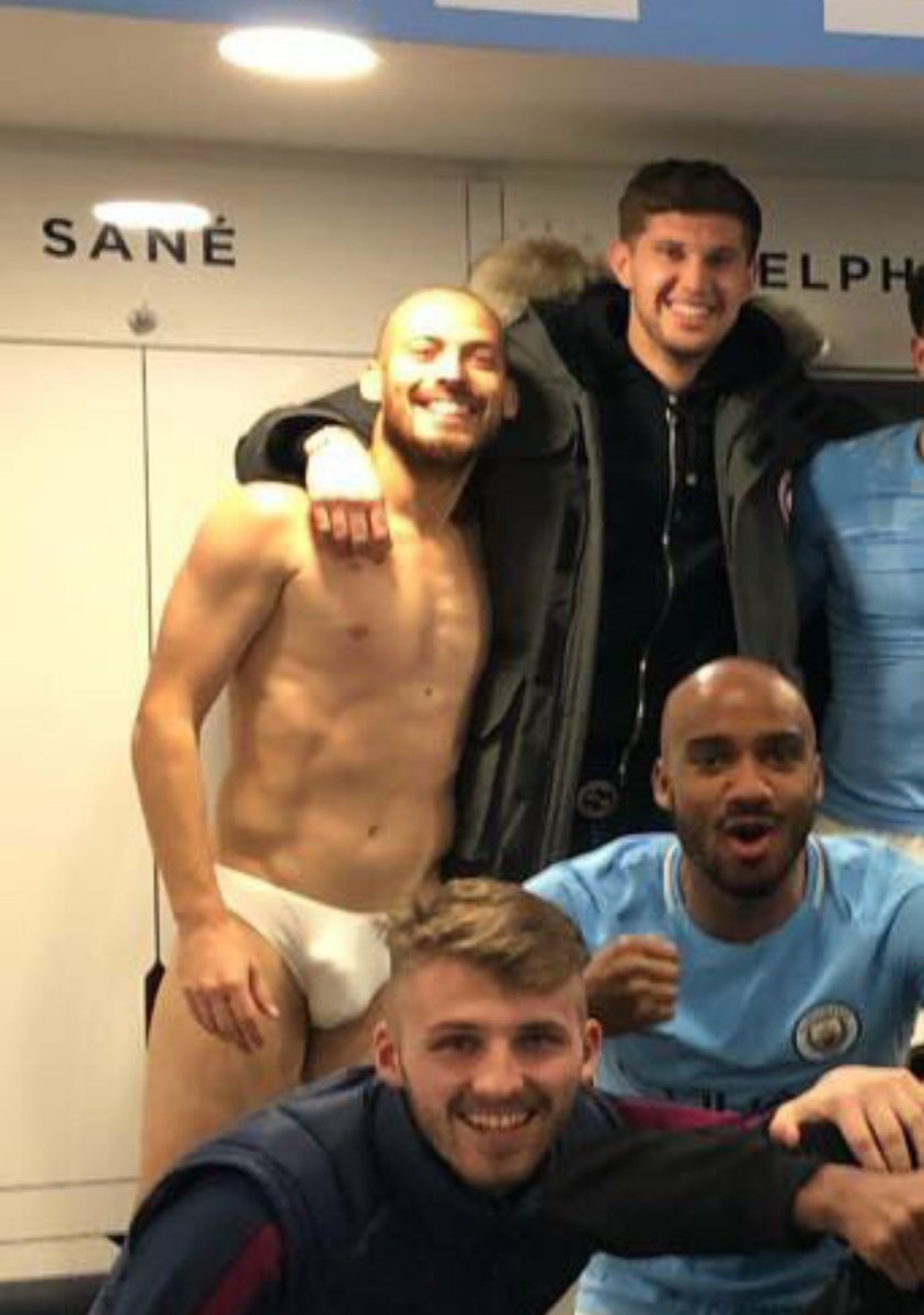 oggy79's tweet image. Fucking hell silva dont know about shark team fucking python team