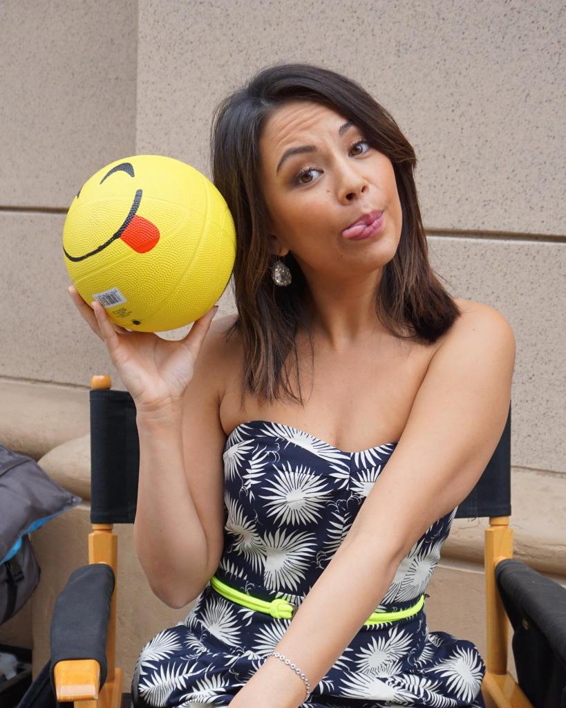 PLLonMax's tweet photo. .@JanelParrish gets us. #PrettyLittleLiars https://t.co/uyUKvJT2Qk