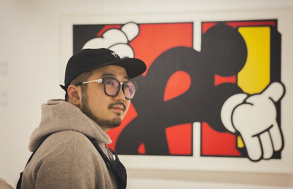 Shelbee_co's tweet photo. 韓国で活躍する人をピックアップする連載企画、SHELBEE… EYE File.4 は韓国のアートシーンを牽引するアーティスト/アートディレクター、grafflex氏。あのYGのシンボルキャラクターKRUNK(クランク)のデザイナーでもあります。
https://t.co/UnN0e4dz8c
#grafflex #アート #グラフィティ #KRUNK https://t.co/8BMdDAxjyQ
