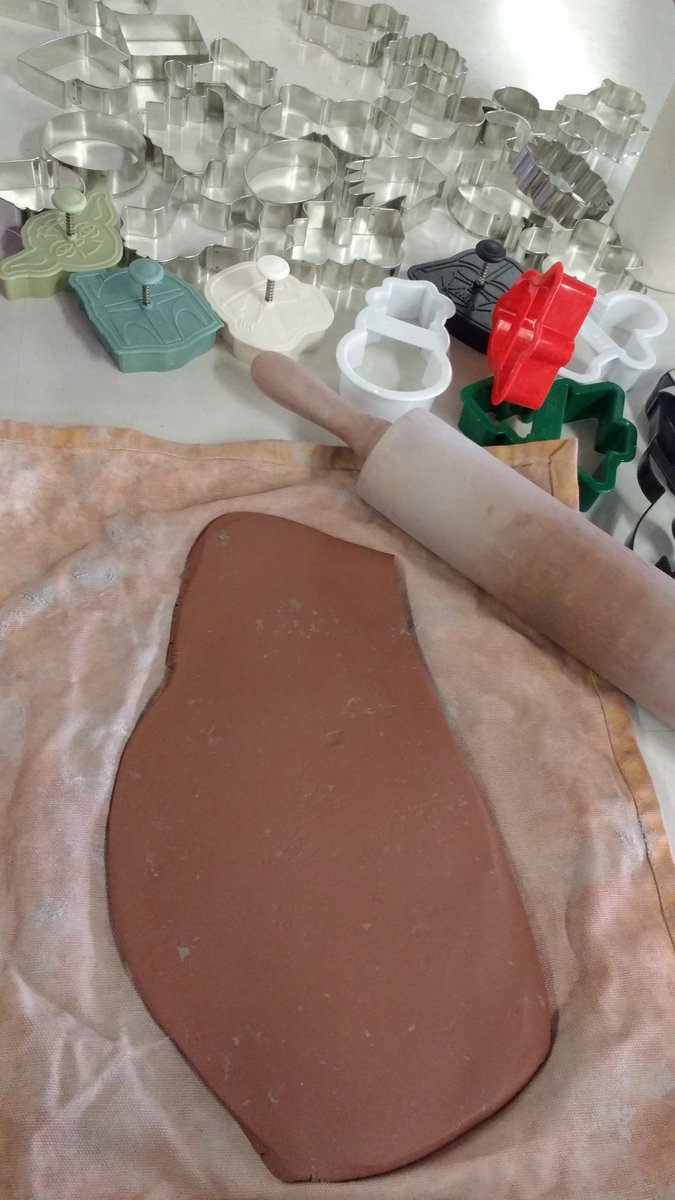 MadameFiorilli's tweet photo. Teachers learned and created clay bowls and ornaments today!  Awesome!!! @Mrs_Panycia Thanks,  Mrs. Farrell! Next up.. cookies with @wamsfoodslady  ??? https://t.co/h6dCI2AcrM