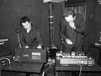 emilimiro's tweet photo. #onesdecrom especial RAMLEH, soroll electrònic i rock industrial històric en directe a Barcelona el 2/12: https://t.co/0OaOwps0Mm @lactual https://t.co/Ei5zDHilEd