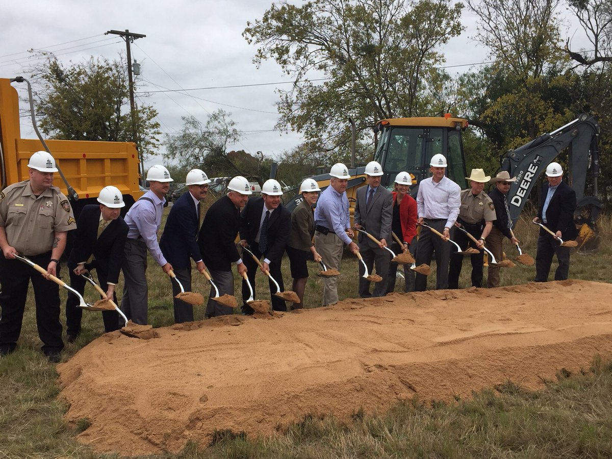 Broaddus_Assoc's tweet photo. Comal County celebrated the groundbreaking of their new jail and sheriff’s office today. Broaddus &amp; Associates is proud to be a part of this amazing project along with @HDR_inc, @YatesBuilds, @Sundt. https://t.co/dBeKN8lu0g