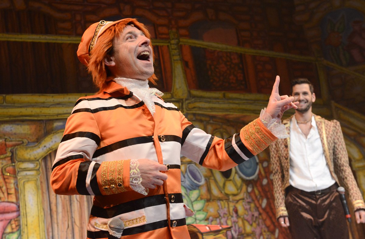beezoradio's tweet photo. Absolutely brilliant night at @LivEveryPlay for #LittleMer - everything you want a panto to be and much more. @Stephi_Hockley and Adams Keast were brilliant and Stephanie a @LIPALiverpool graduate too! If you only see one panto this Christmas, this is the one to see! https://t.co/eDnkzuQR2A