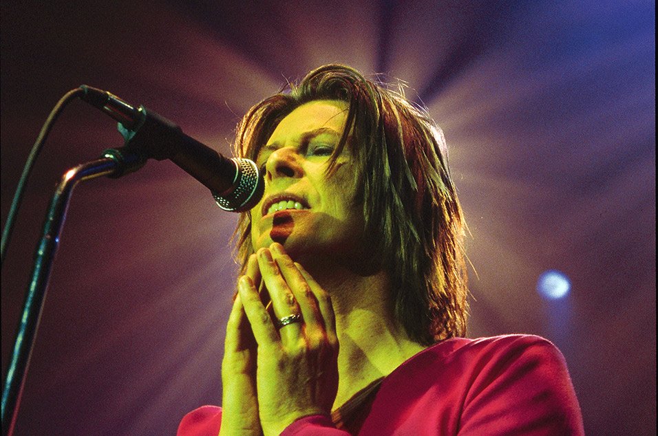 NME's tweet photo. Five jaw-dropping times David Bowie predicted the future https://t.co/tJuyJLQTiP https://t.co/fFEsSVhUqV