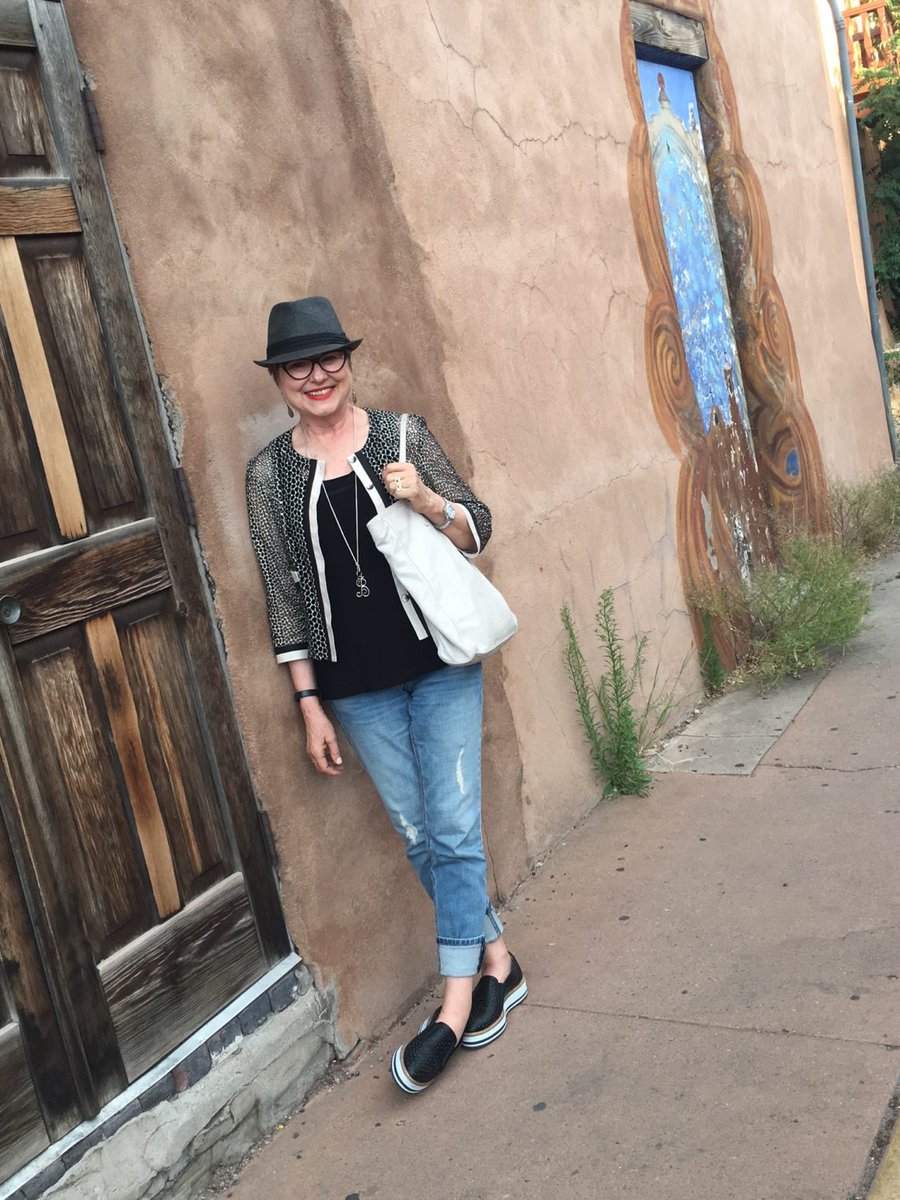 brendakinsel's tweet photo. Travel tips: what happens when experts don't take their own advice! https://t.co/rJGaBEQ2WX https://t.co/uhjEyTLKBS
