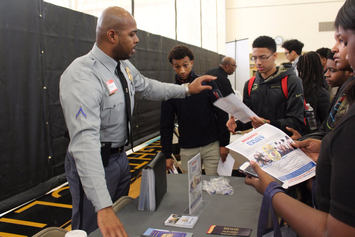 OHHSClippers's tweet photo. OHHS put on its first ever Alternative College Fair where we introduced sustainable careers that do not require a traditional 4 year college degree. Over 170 juniors and seniors attended. It was most definitely a success! #ClipperPride https://t.co/ZagSnVwZ1c