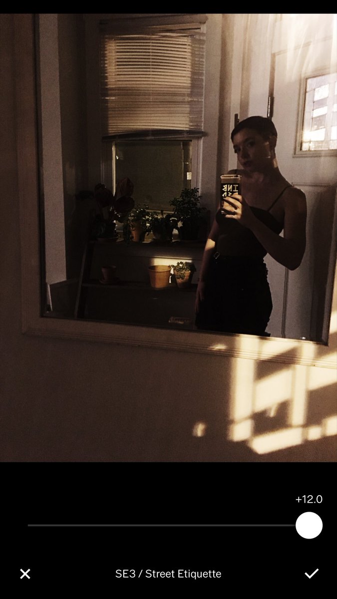 ReeceeGilbert's tweet photo. Flip phone quality type of girl https://t.co/hOgoeHBknd