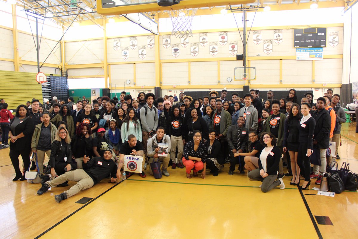 OHHSClippers's tweet photo. OHHS put on its first ever Alternative College Fair where we introduced sustainable careers that do not require a traditional 4 year college degree. Over 170 juniors and seniors attended. It was most definitely a success! #ClipperPride https://t.co/ZagSnVwZ1c