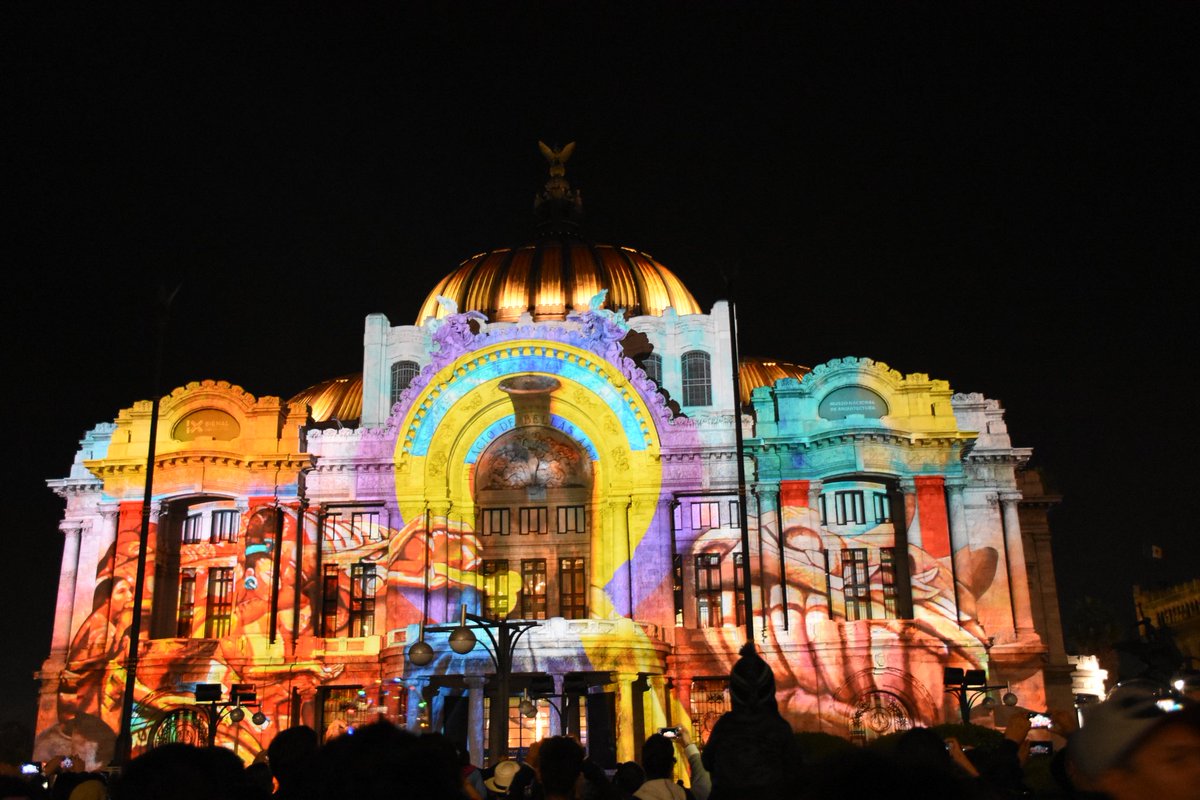boricuas1's tweet photo. #filux #filux2017 #filuxcdmx2017 #filuxcdmx #palaciodebellasartes #color #colorfull https://t.co/K9gKgiY3cM