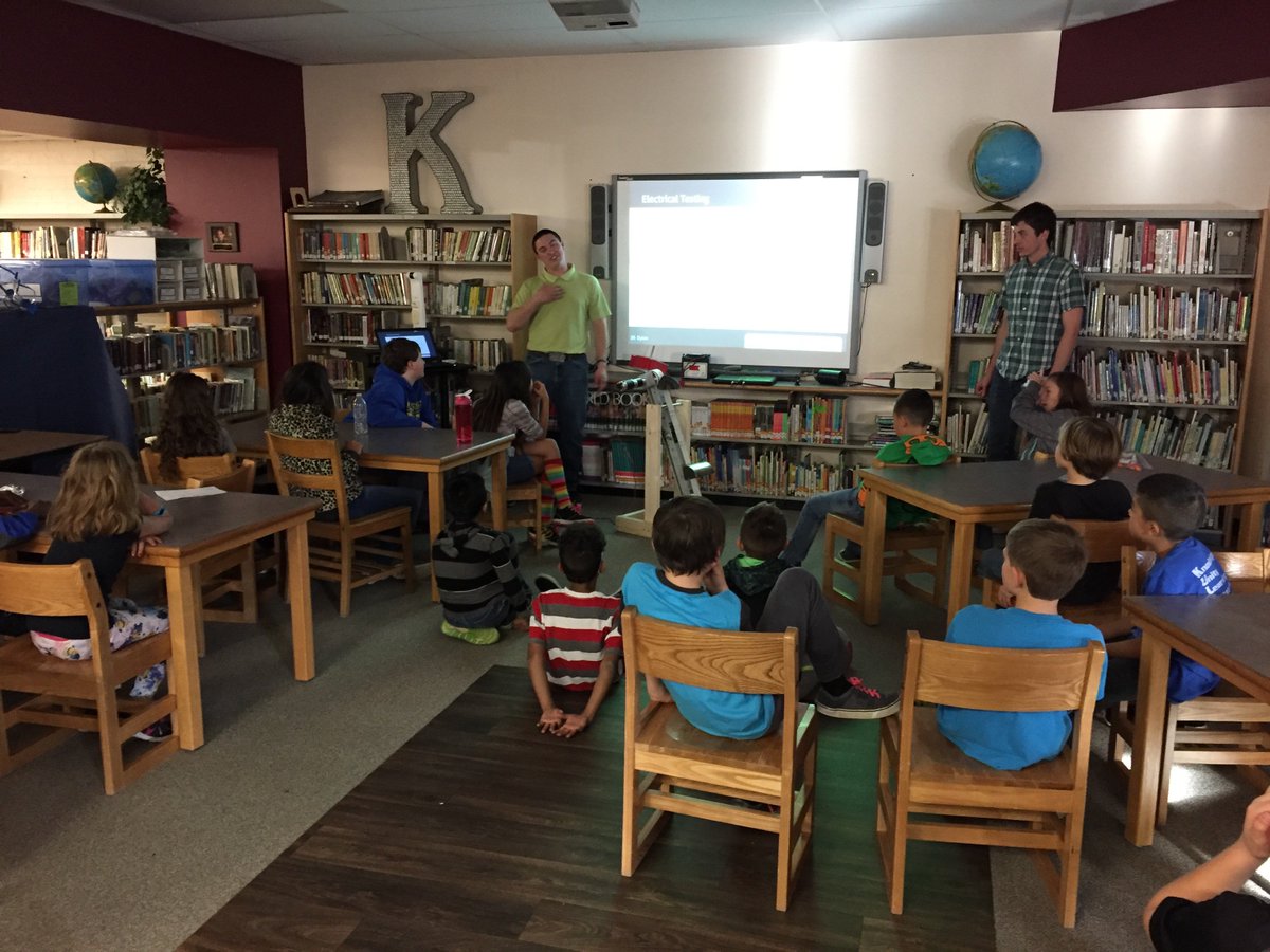 Blasterbotica's tweet image. Had a great time this week volunteering with the Kullerstrand elementary robotics club! We will be judging their Vex Robotics Competition the weekend.