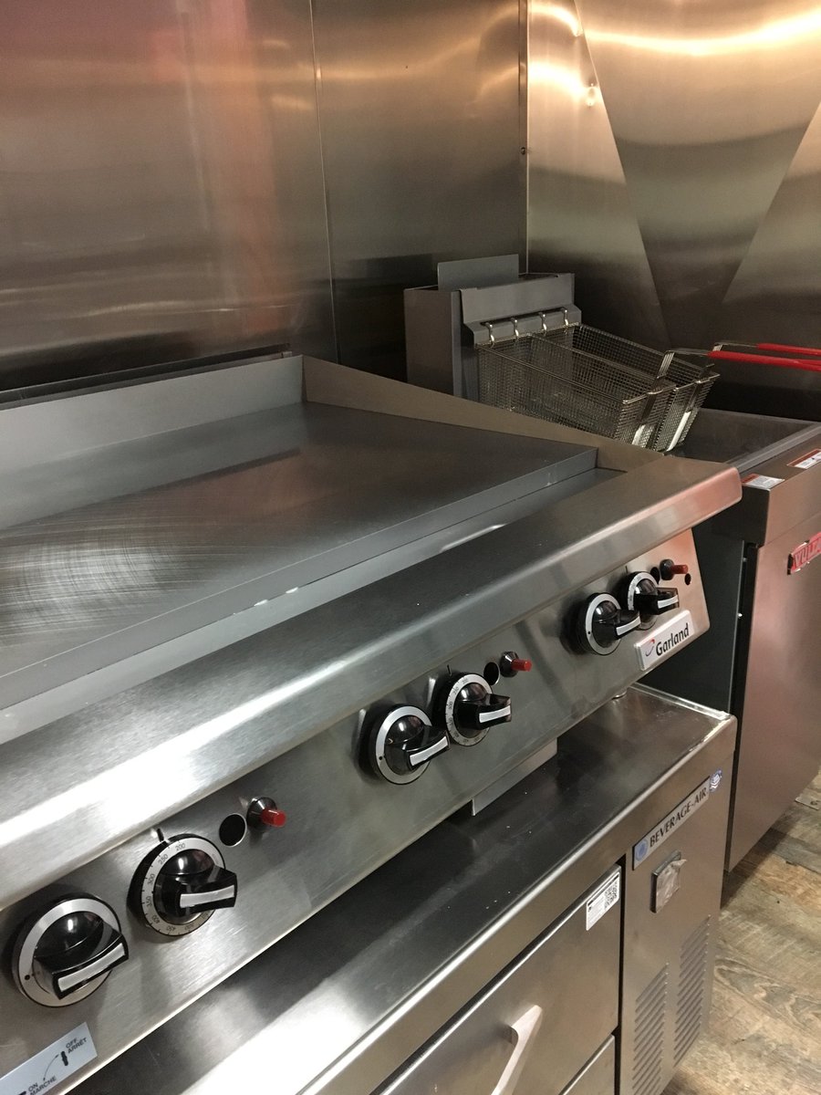 Firing up the new flat top at our Locke St location 🔥 I had to take a pic bc this is the last time it will ever look like that again 🤨 #lockestreet  #hamont