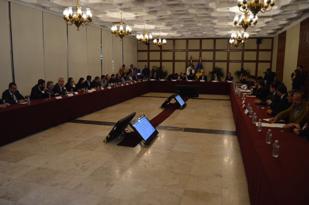 cmicjal_pdte's tweet photo. Asistí a Casa Jalisco, para participar en el Consejo para la Competitividad de Jalisco, junto al Gobernador del Estado, @AristotelesSD, el gabinete económico y líderes empresariales. https://t.co/F3PAXJusra