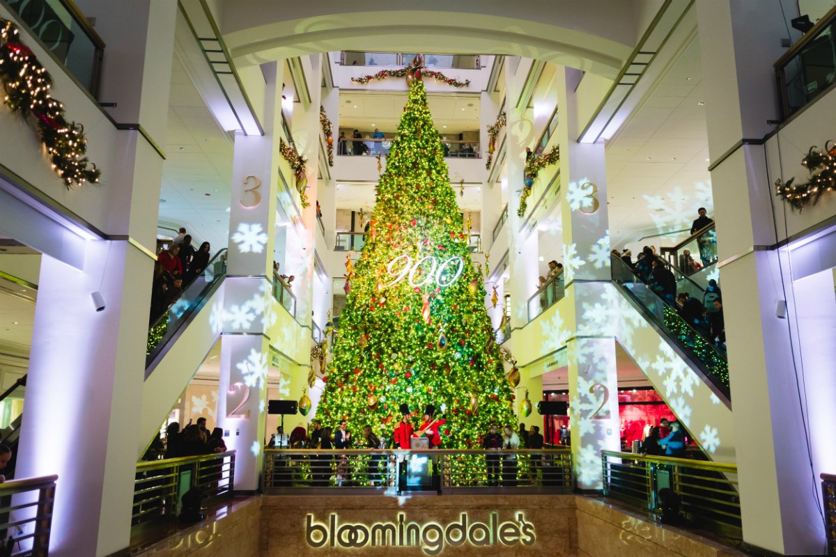 Mode_Events's tweet image. Now this is a Christmas Tree!  DJing for Illuminate 900 for 900 North Michigan Shops was amazing!  More pictures to come, just wanted to share this amazing Christmas Tree! #ILLUMINATE900 #HelloMrClaus #shop900 #live900 #900shops #900northmichiganavenue #dj