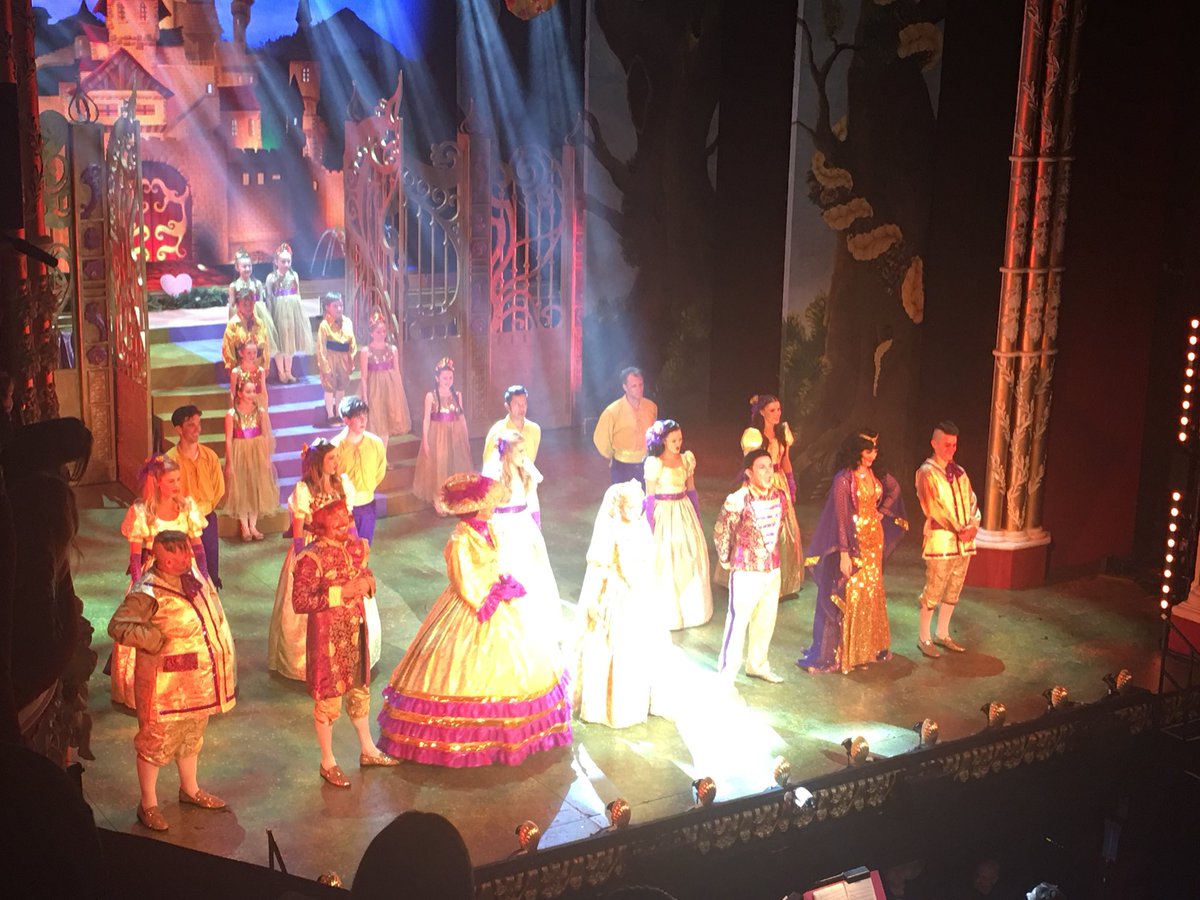SmithyDuffy's tweet photo. The girls had a ball at the Gaiety panto @CarolineAtMCD well done , great show as always x https://t.co/NdOS6kLQVg