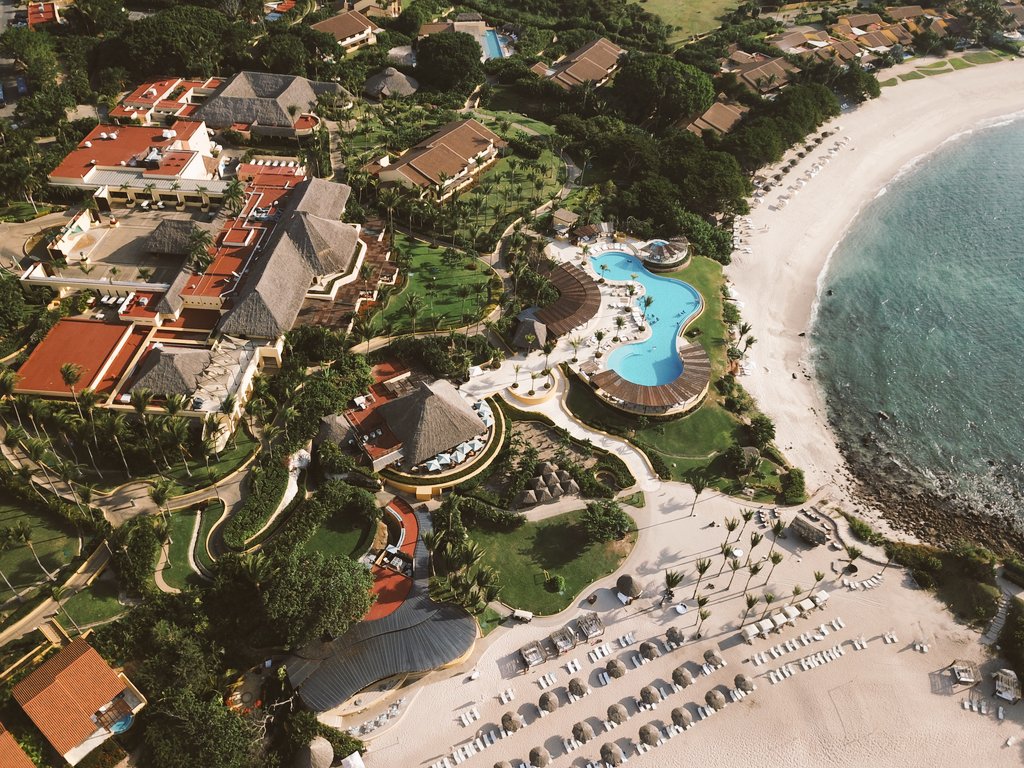 MrScottEddy's tweet photo. The beach at @FSPuntaMita looks perfect! #LuxuryTravel #RivieraNayarit #Mexico #PuntaMitaGG #Drone 🇲🇽 https://t.co/EhKrD2hFXw