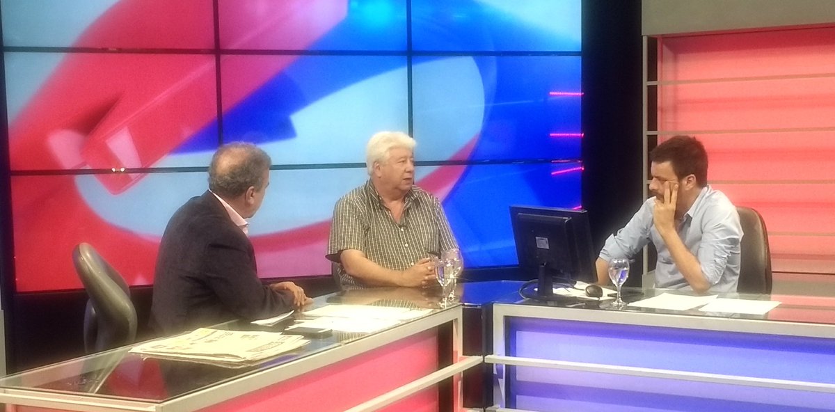 idayvuelta15's tweet photo. #GabrielSuárez Secretario gral de #LuzyFuerza en el piso de @TVCanalC https://t.co/XFyFs0w6hu